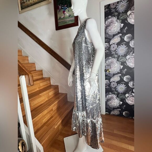 New Anthropologie x MAEVE
One-shoulder Sequin Dress
$230.00 - Picture 8 of 9